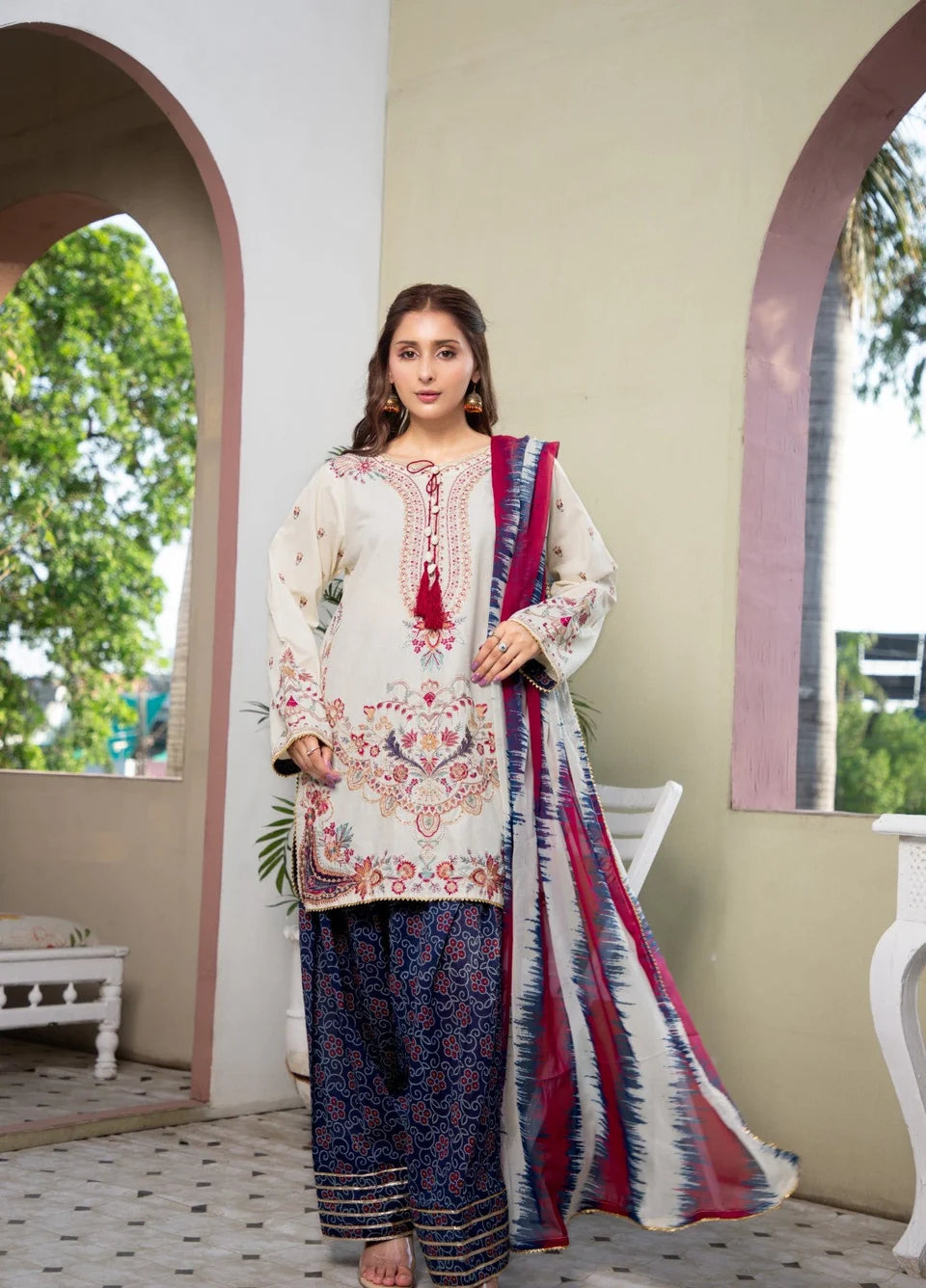 Roya Farshi 3PC – Festive Embroidered Lawn Suit