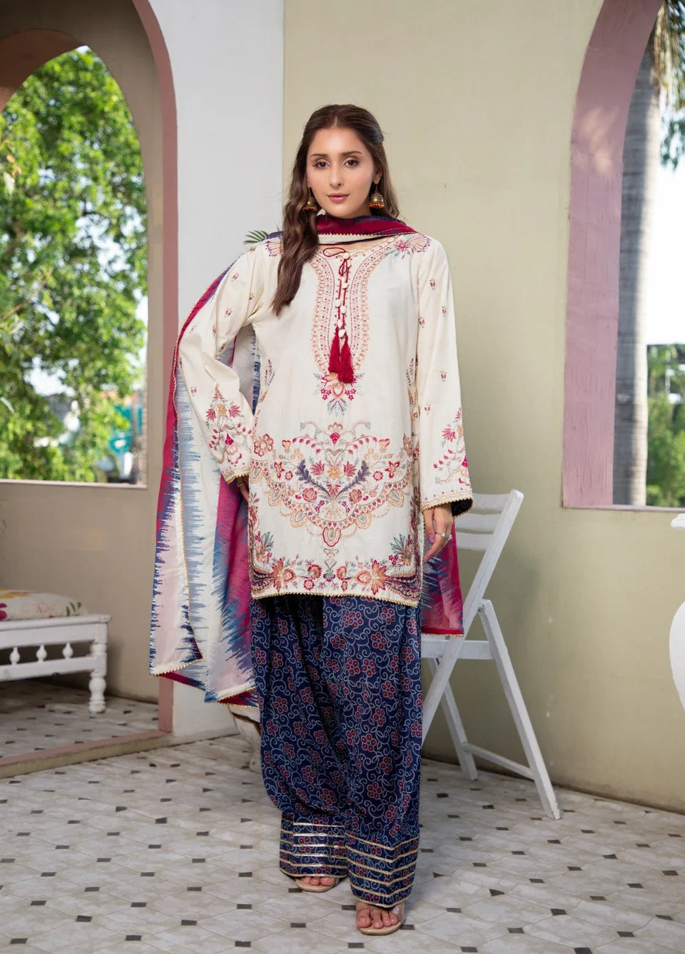 Roya Farshi 3PC – Festive Embroidered Lawn Suit